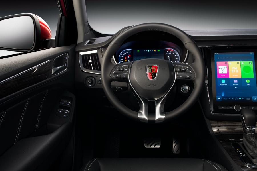 Панель приборов Roewe RX5 2016 года  (фото 15 из 23)